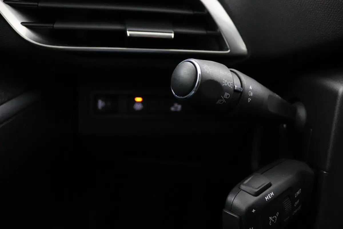 1.2 FACELIFT*NAVI*CAM*HAAK*CRUISE*ECC*CARPLAY*7PER