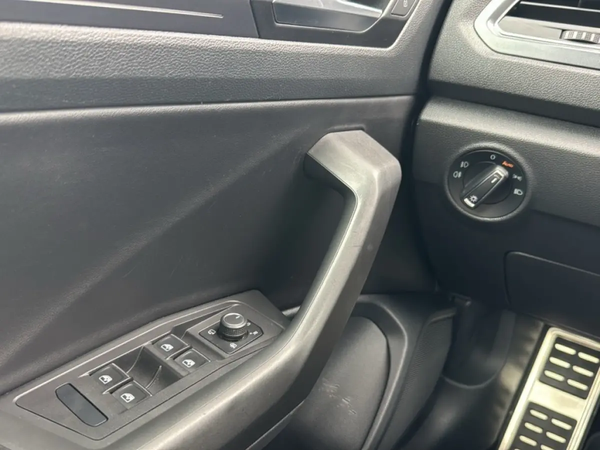 1.5 TSI DSG R-LINE STANDKACHEL/AFN.TREKHAAK/BEATS-AUDIO/NAVI/ACC/PDC