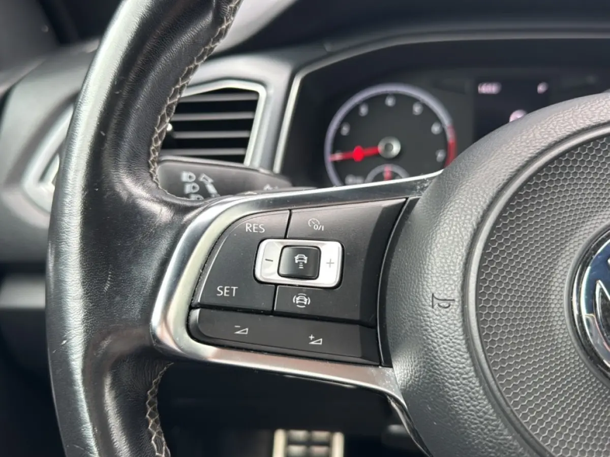 1.5 TSI DSG R-LINE STANDKACHEL/AFN.TREKHAAK/BEATS-AUDIO/NAVI/ACC/PDC