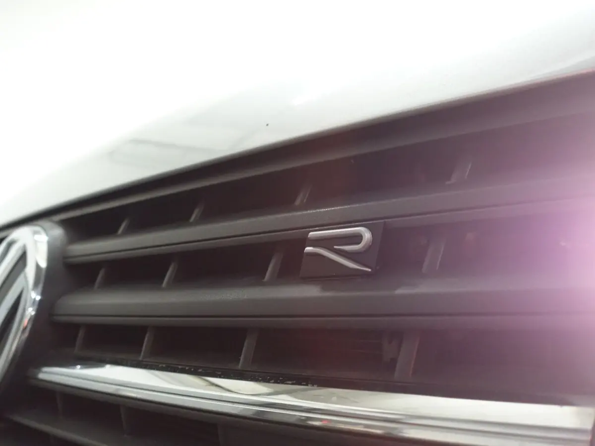 2.0 TDI Euro 6 L1 R-Line+ Two-Tone, Luxury Leder, Clima, Cruise, Grijs kenteken