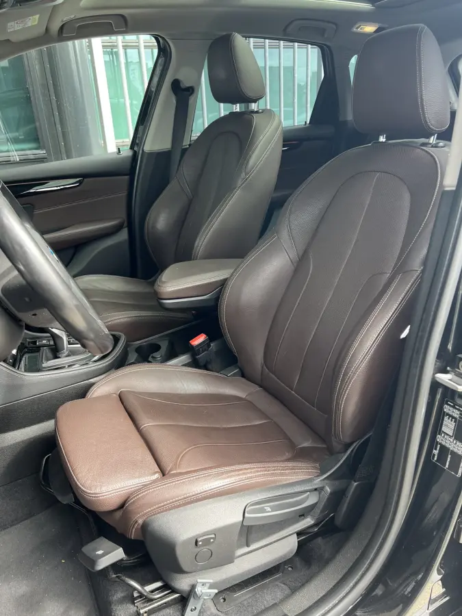218i High Executive | AUTOMAAT | PANO-DAK | LEDER | HEAD-UP DISPLAY | NAVI XL | CAMERA | CRUISE CONTROL | CLIMATE CONTROL | PDC V+A | LMV 17'' | STOELVERWARMING | BLUETOOTH