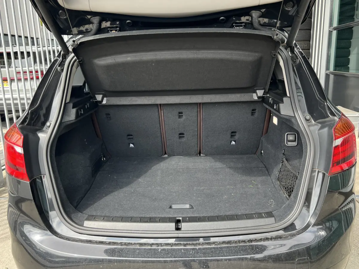 218i High Executive | AUTOMAAT | PANO-DAK | LEDER | HEAD-UP DISPLAY | NAVI XL | CAMERA | CRUISE CONTROL | CLIMATE CONTROL | PDC V+A | LMV 17'' | STOELVERWARMING | BLUETOOTH