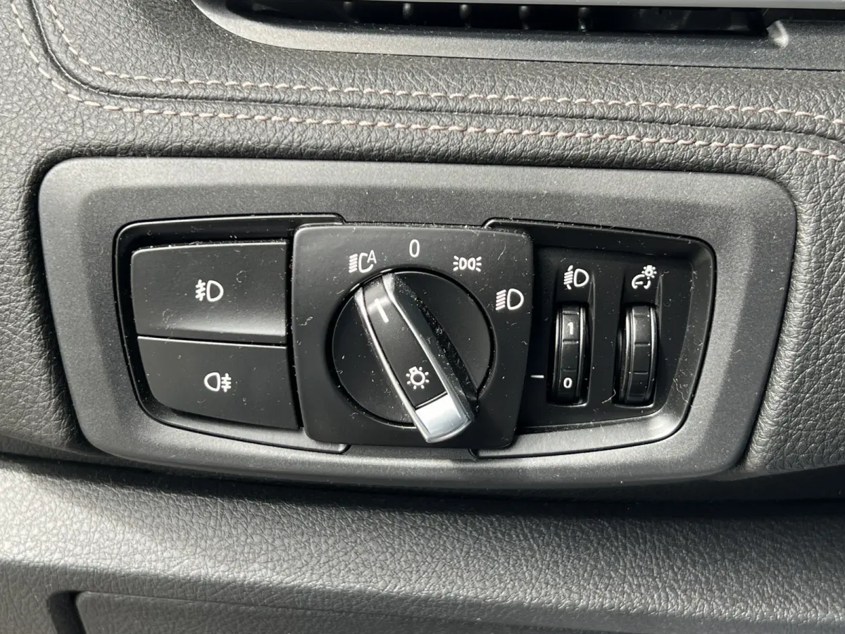 218i High Executive | AUTOMAAT | PANO-DAK | LEDER | HEAD-UP DISPLAY | NAVI XL | CAMERA | CRUISE CONTROL | CLIMATE CONTROL | PDC V+A | LMV 17'' | STOELVERWARMING | BLUETOOTH