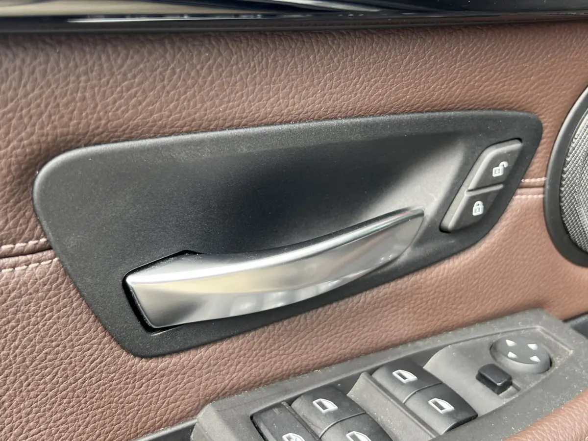 218i High Executive | AUTOMAAT | PANO-DAK | LEDER | HEAD-UP DISPLAY | NAVI XL | CAMERA | CRUISE CONTROL | CLIMATE CONTROL | PDC V+A | LMV 17'' | STOELVERWARMING | BLUETOOTH
