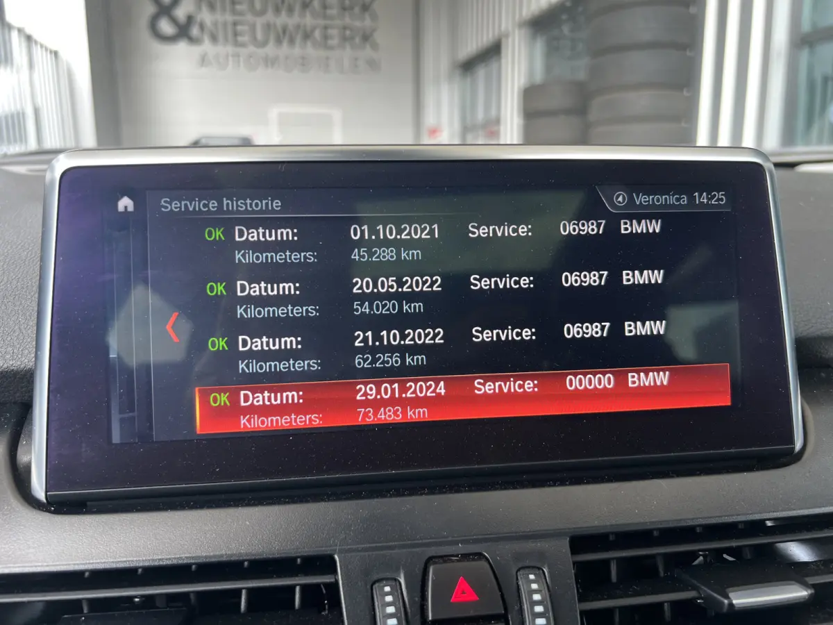 218i High Executive | AUTOMAAT | PANO-DAK | LEDER | HEAD-UP DISPLAY | NAVI XL | CAMERA | CRUISE CONTROL | CLIMATE CONTROL | PDC V+A | LMV 17'' | STOELVERWARMING | BLUETOOTH