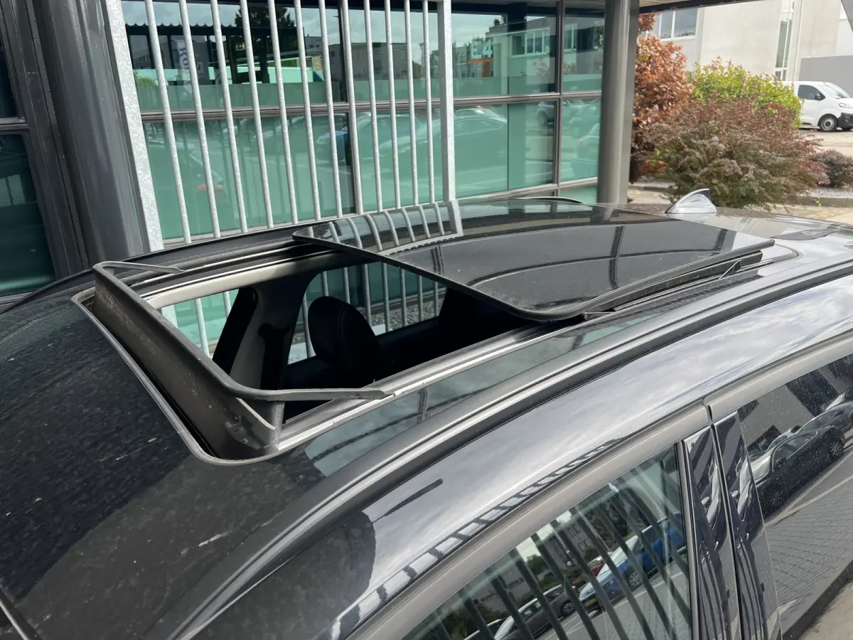 218i High Executive | AUTOMAAT | PANO-DAK | LEDER | HEAD-UP DISPLAY | NAVI XL | CAMERA | CRUISE CONTROL | CLIMATE CONTROL | PDC V+A | LMV 17'' | STOELVERWARMING | BLUETOOTH