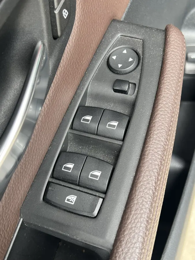 218i High Executive | AUTOMAAT | PANO-DAK | LEDER | HEAD-UP DISPLAY | NAVI XL | CAMERA | CRUISE CONTROL | CLIMATE CONTROL | PDC V+A | LMV 17'' | STOELVERWARMING | BLUETOOTH