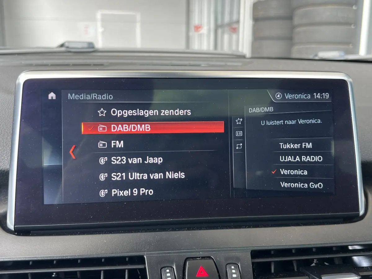 218i High Executive | AUTOMAAT | PANO-DAK | LEDER | HEAD-UP DISPLAY | NAVI XL | CAMERA | CRUISE CONTROL | CLIMATE CONTROL | PDC V+A | LMV 17'' | STOELVERWARMING | BLUETOOTH