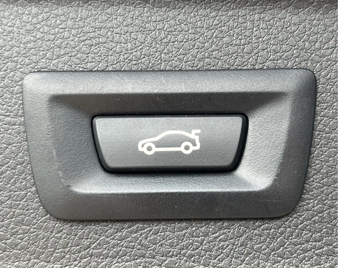 218i High Executive | AUTOMAAT | PANO-DAK | LEDER | HEAD-UP DISPLAY | NAVI XL | CAMERA | CRUISE CONTROL | CLIMATE CONTROL | PDC V+A | LMV 17'' | STOELVERWARMING | BLUETOOTH