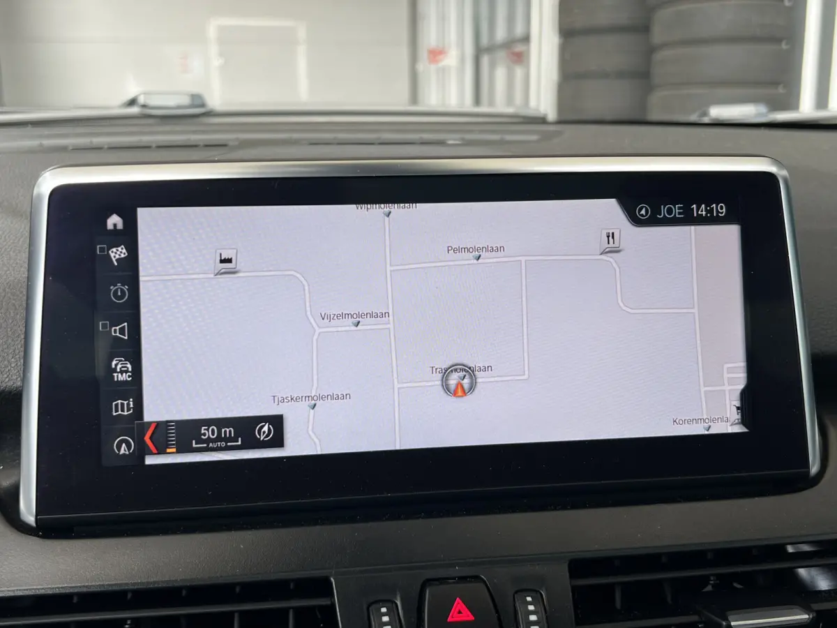 218i High Executive | AUTOMAAT | PANO-DAK | LEDER | HEAD-UP DISPLAY | NAVI XL | CAMERA | CRUISE CONTROL | CLIMATE CONTROL | PDC V+A | LMV 17'' | STOELVERWARMING | BLUETOOTH