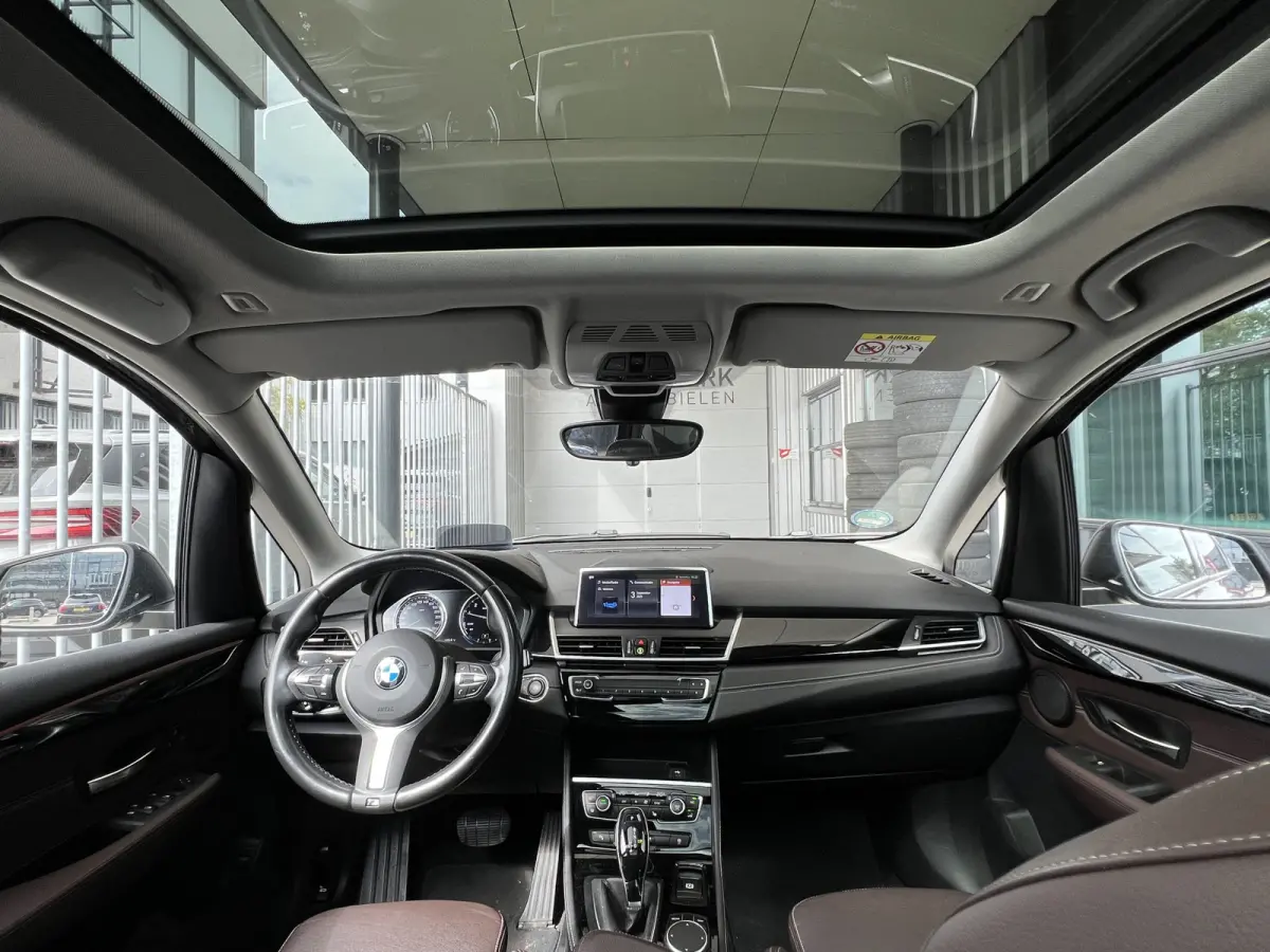 218i High Executive | AUTOMAAT | PANO-DAK | LEDER | HEAD-UP DISPLAY | NAVI XL | CAMERA | CRUISE CONTROL | CLIMATE CONTROL | PDC V+A | LMV 17'' | STOELVERWARMING | BLUETOOTH