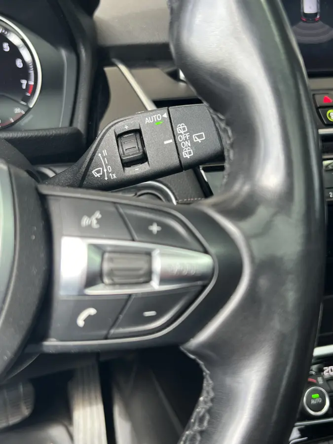 218i High Executive | AUTOMAAT | PANO-DAK | LEDER | HEAD-UP DISPLAY | NAVI XL | CAMERA | CRUISE CONTROL | CLIMATE CONTROL | PDC V+A | LMV 17'' | STOELVERWARMING | BLUETOOTH