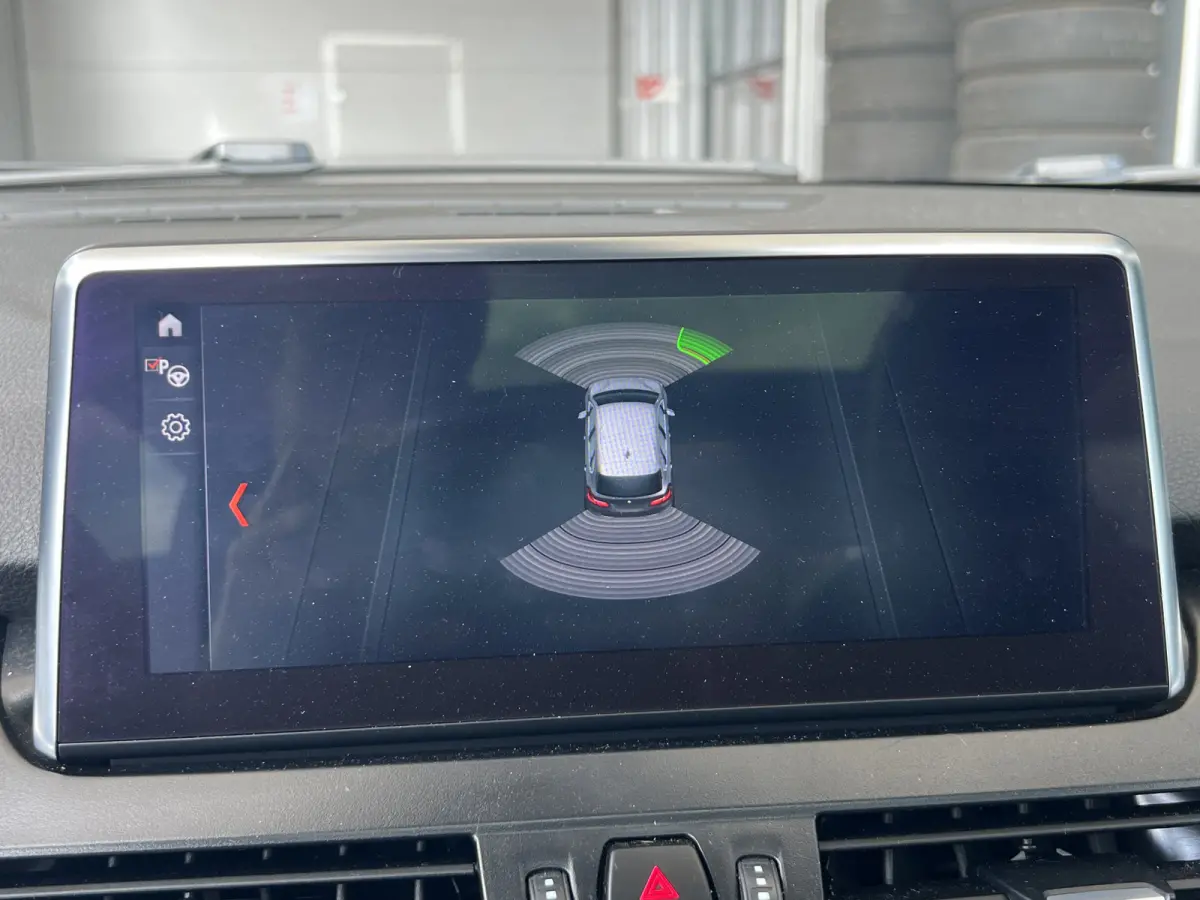 218i High Executive | AUTOMAAT | PANO-DAK | LEDER | HEAD-UP DISPLAY | NAVI XL | CAMERA | CRUISE CONTROL | CLIMATE CONTROL | PDC V+A | LMV 17'' | STOELVERWARMING | BLUETOOTH