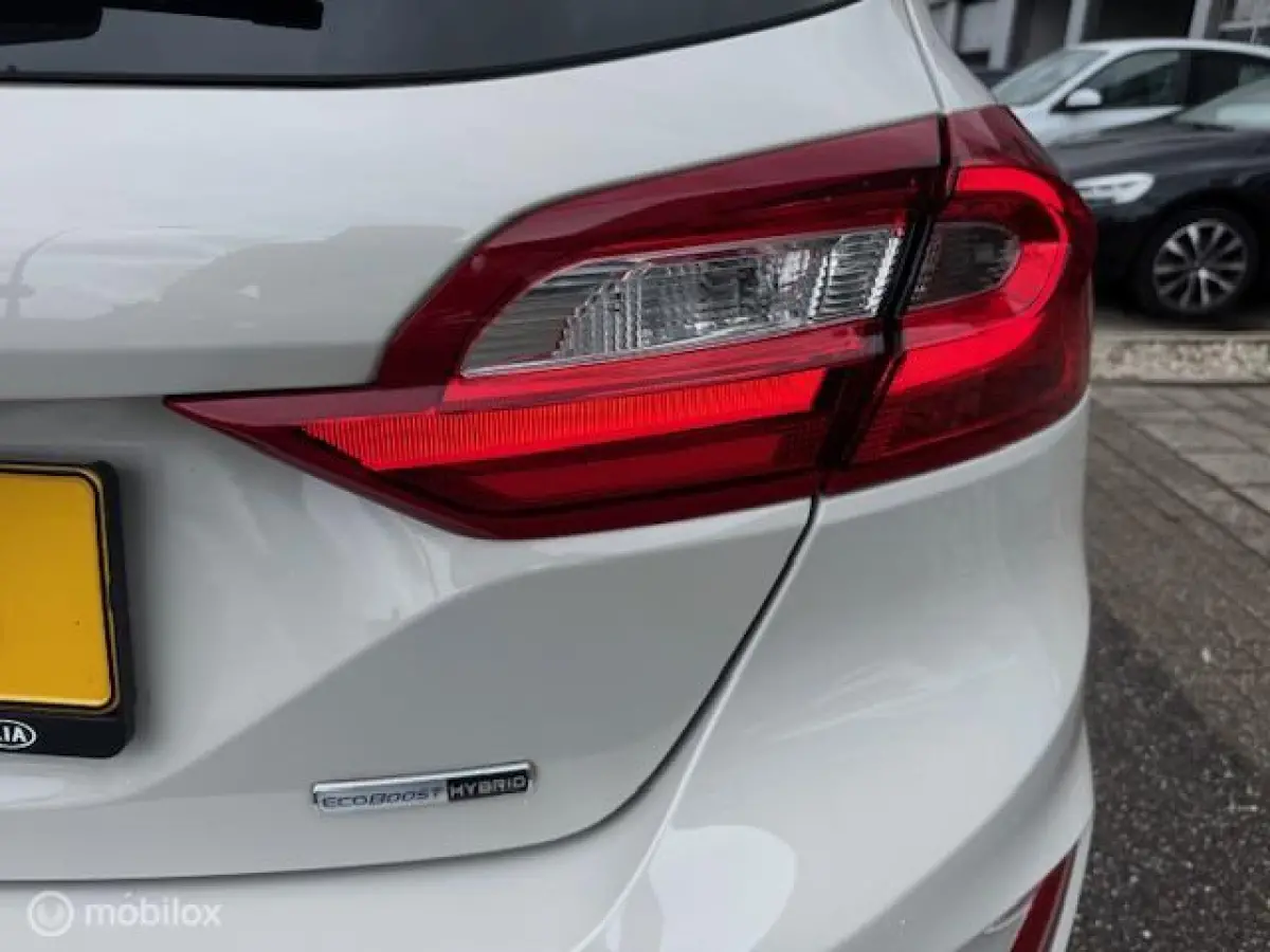 1.0 Hybrid 125pk ST-Line X Mooie luxe uitvoering , Navigatie , Camera achter , Parkeerhulp voor & Achter , Stoel en Stuur verwarming , ST line uitvoering , Velgen