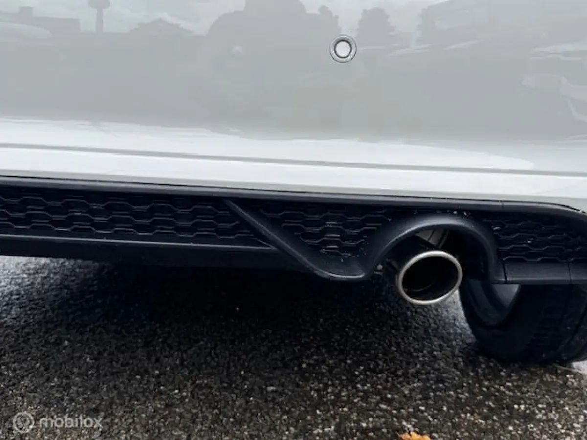 1.0 Hybrid 125pk ST-Line X Mooie luxe uitvoering , Navigatie , Camera achter , Parkeerhulp voor & Achter , Stoel en Stuur verwarming , ST line uitvoering , Velgen