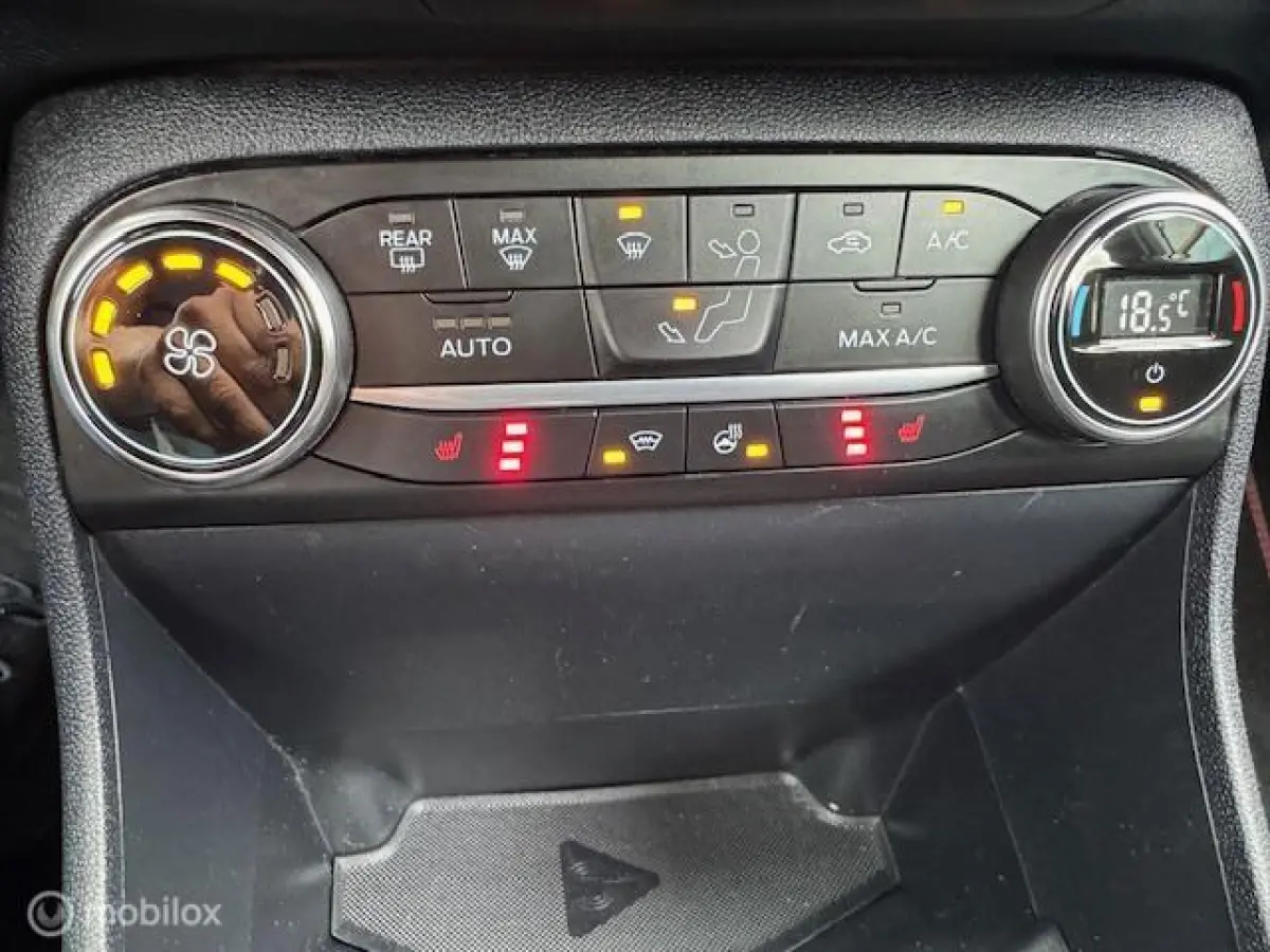 1.0 Hybrid 125pk ST-Line X Mooie luxe uitvoering , Navigatie , Camera achter , Parkeerhulp voor & Achter , Stoel en Stuur verwarming , ST line uitvoering , Velgen
