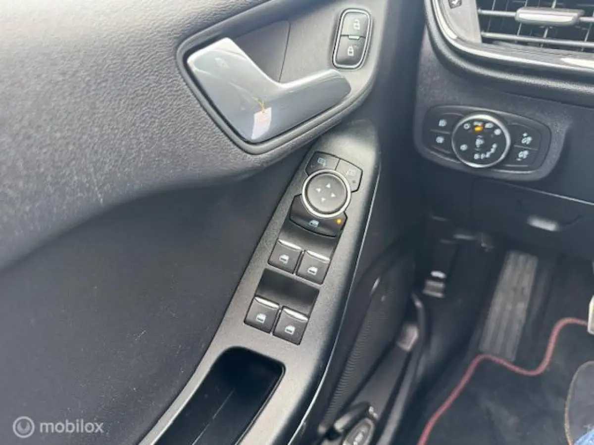 1.0 Hybrid 125pk ST-Line X Mooie luxe uitvoering , Navigatie , Camera achter , Parkeerhulp voor & Achter , Stoel en Stuur verwarming , ST line uitvoering , Velgen