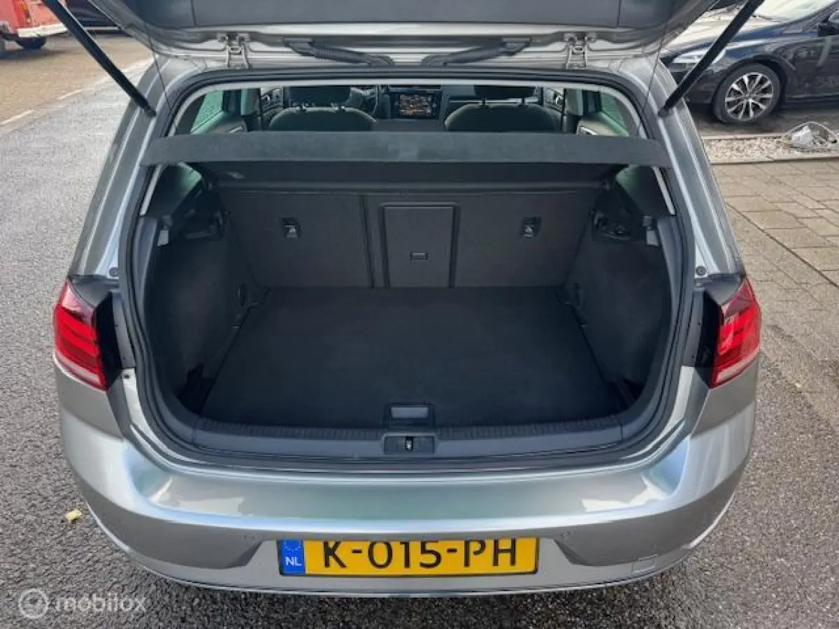 1.4 TSI Highline Navigatie , Bluetooth , Parkeer Sensoren voor & achter , Priveglas , Velgen , Stoel massage stand , Velgen , Climate & Cruise controle , Stoel verwarming voor
