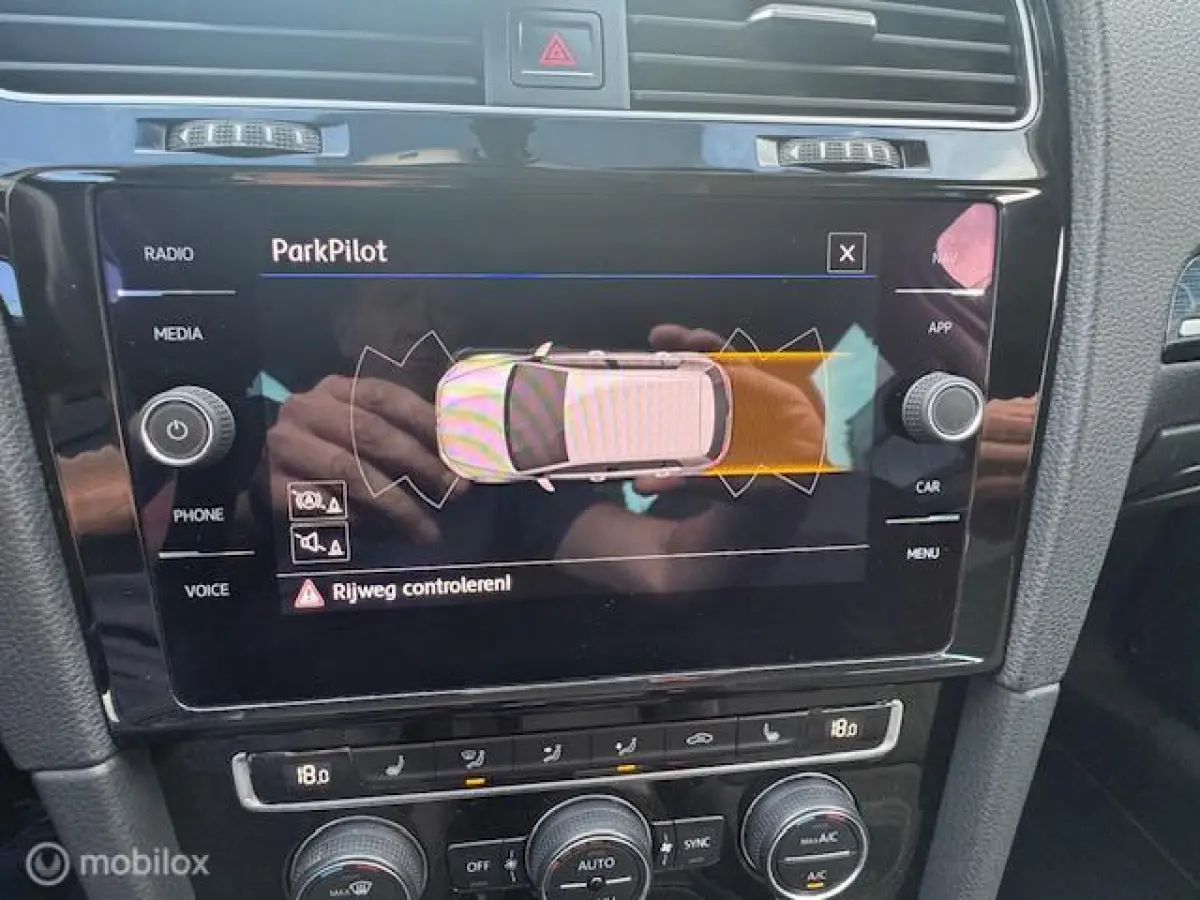 1.4 TSI Highline Navigatie , Bluetooth , Parkeer Sensoren voor & achter , Priveglas , Velgen , Stoel massage stand , Velgen , Climate & Cruise controle , Stoel verwarming voor