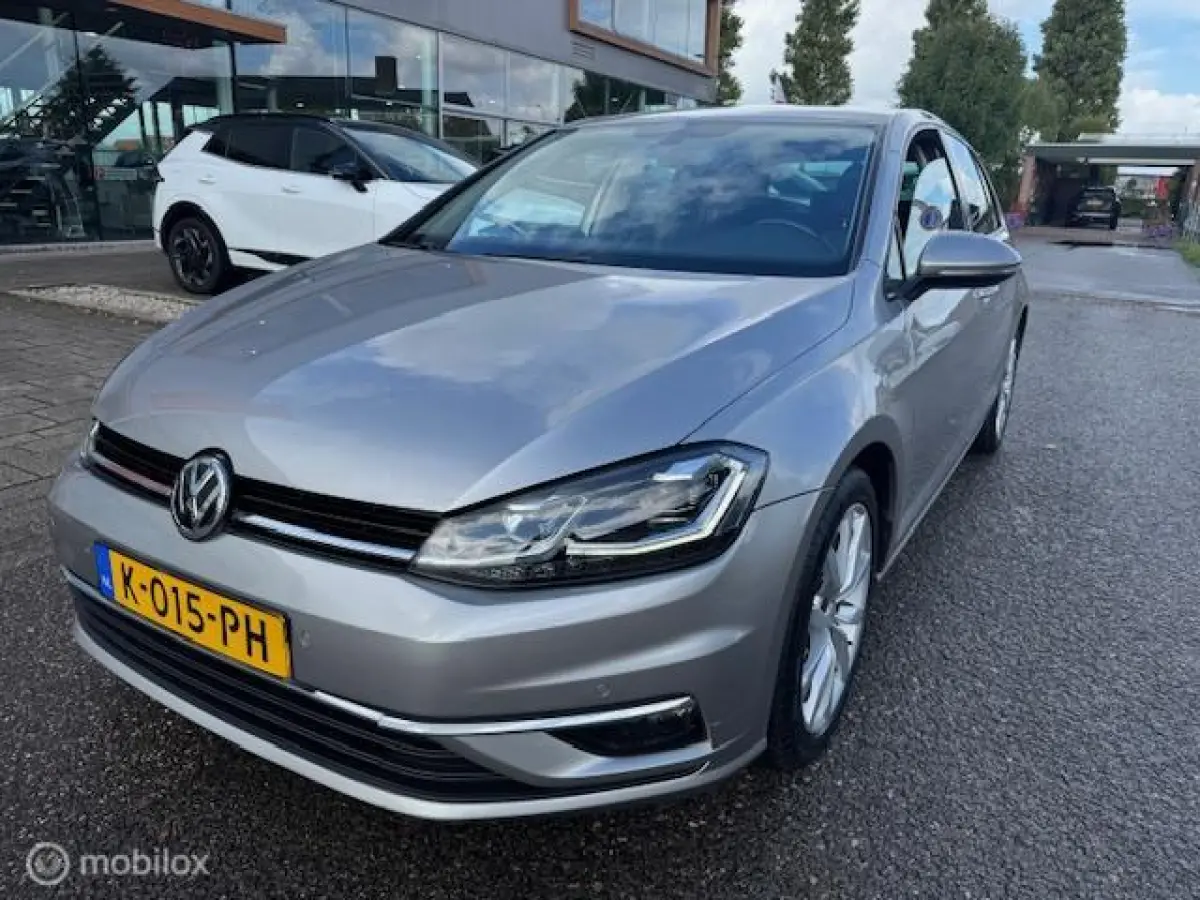 1.4 TSI Highline Navigatie , Bluetooth , Parkeer Sensoren voor & achter , Priveglas , Velgen , Stoel massage stand , Velgen , Climate & Cruise controle , Stoel verwarming voor