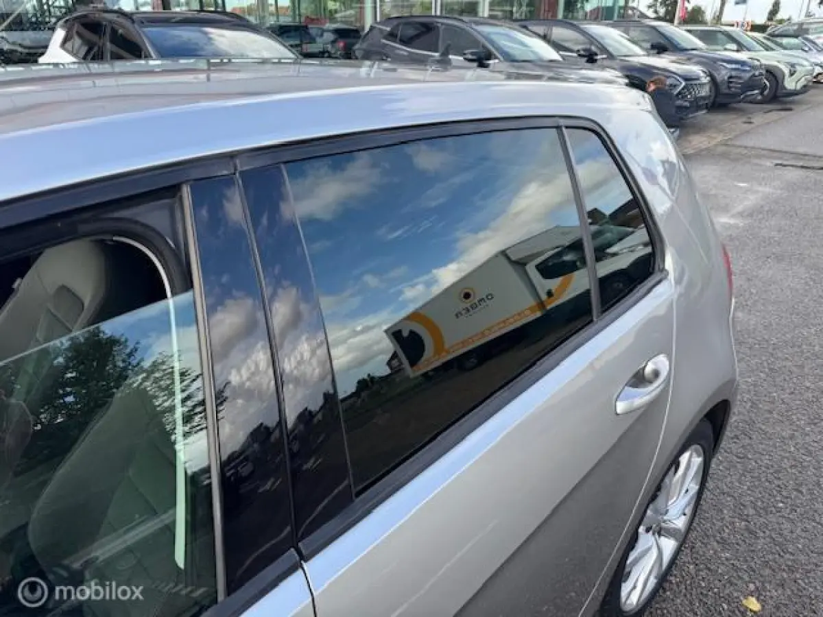 1.4 TSI Highline Navigatie , Bluetooth , Parkeer Sensoren voor & achter , Priveglas , Velgen , Stoel massage stand , Velgen , Climate & Cruise controle , Stoel verwarming voor