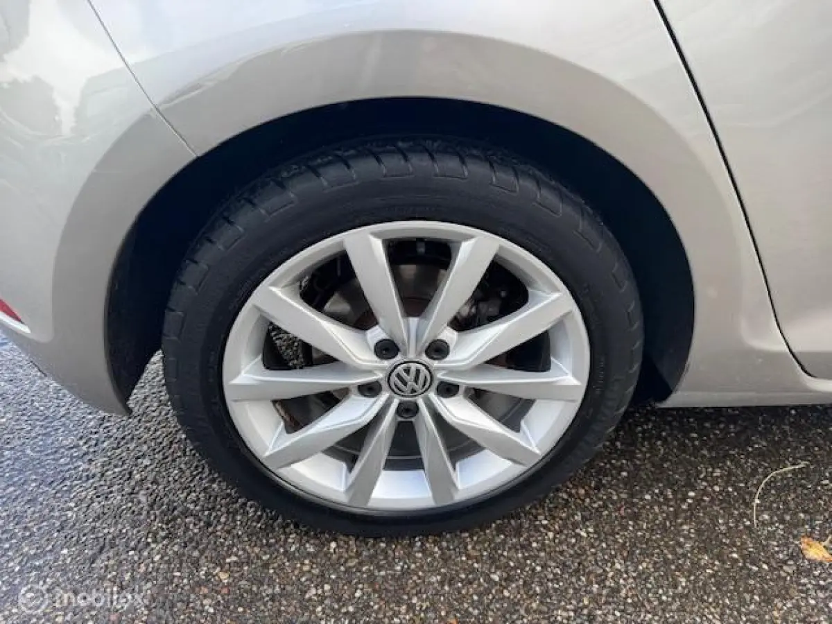 1.4 TSI Highline Navigatie , Bluetooth , Parkeer Sensoren voor & achter , Priveglas , Velgen , Stoel massage stand , Velgen , Climate & Cruise controle , Stoel verwarming voor