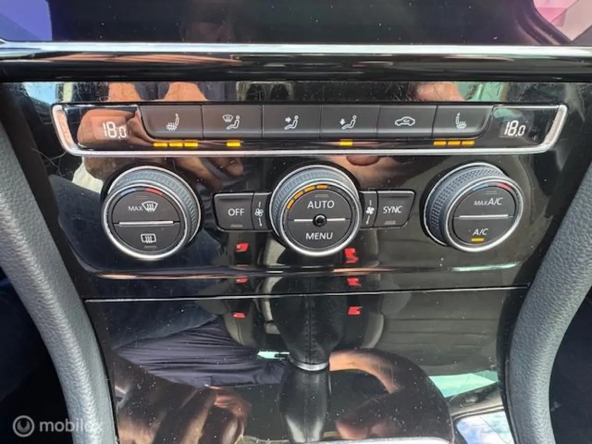 1.4 TSI Highline Navigatie , Bluetooth , Parkeer Sensoren voor & achter , Priveglas , Velgen , Stoel massage stand , Velgen , Climate & Cruise controle , Stoel verwarming voor