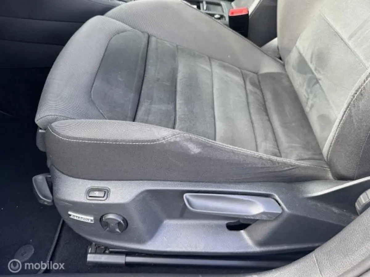 1.4 TSI Highline Navigatie , Bluetooth , Parkeer Sensoren voor & achter , Priveglas , Velgen , Stoel massage stand , Velgen , Climate & Cruise controle , Stoel verwarming voor