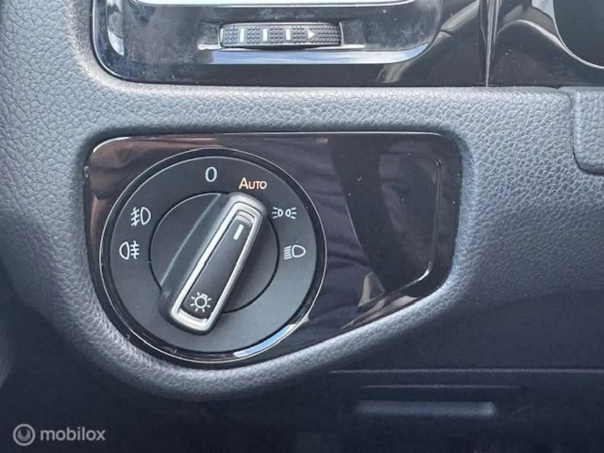 1.4 TSI Highline Navigatie , Bluetooth , Parkeer Sensoren voor & achter , Priveglas , Velgen , Stoel massage stand , Velgen , Climate & Cruise controle , Stoel verwarming voor
