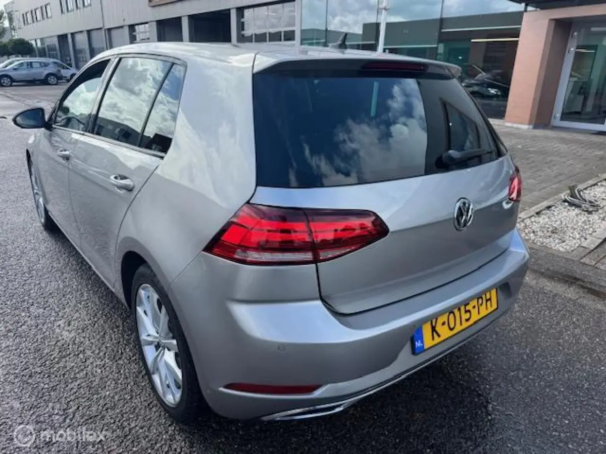 1.4 TSI Highline Navigatie , Bluetooth , Parkeer Sensoren voor & achter , Priveglas , Velgen , Stoel massage stand , Velgen , Climate & Cruise controle , Stoel verwarming voor
