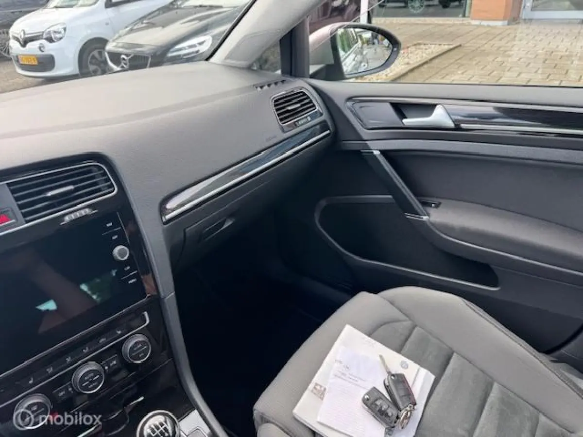 1.4 TSI Highline Navigatie , Bluetooth , Parkeer Sensoren voor & achter , Priveglas , Velgen , Stoel massage stand , Velgen , Climate & Cruise controle , Stoel verwarming voor