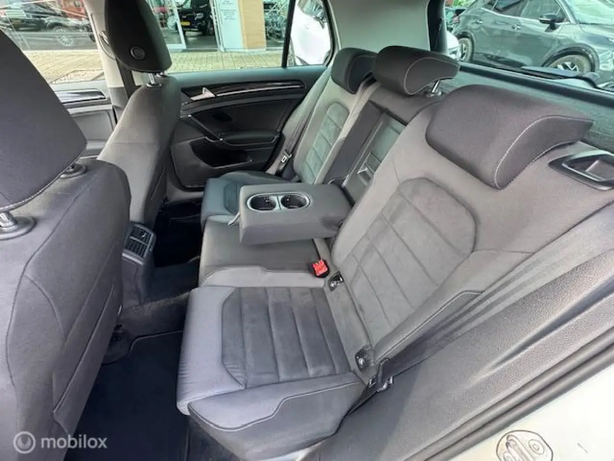 1.4 TSI Highline Navigatie , Bluetooth , Parkeer Sensoren voor & achter , Priveglas , Velgen , Stoel massage stand , Velgen , Climate & Cruise controle , Stoel verwarming voor