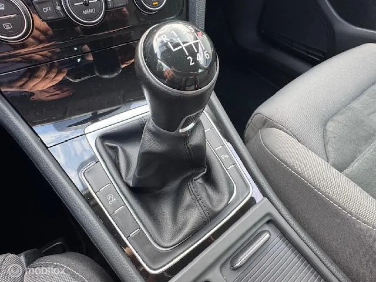 1.4 TSI Highline Navigatie , Bluetooth , Parkeer Sensoren voor & achter , Priveglas , Velgen , Stoel massage stand , Velgen , Climate & Cruise controle , Stoel verwarming voor