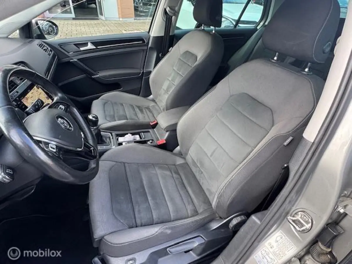 1.4 TSI Highline Navigatie , Bluetooth , Parkeer Sensoren voor & achter , Priveglas , Velgen , Stoel massage stand , Velgen , Climate & Cruise controle , Stoel verwarming voor