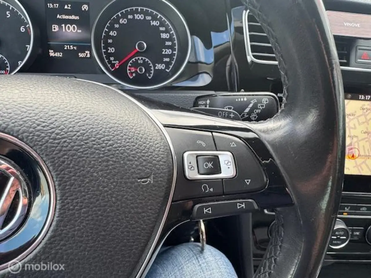 1.4 TSI Highline Navigatie , Bluetooth , Parkeer Sensoren voor & achter , Priveglas , Velgen , Stoel massage stand , Velgen , Climate & Cruise controle , Stoel verwarming voor