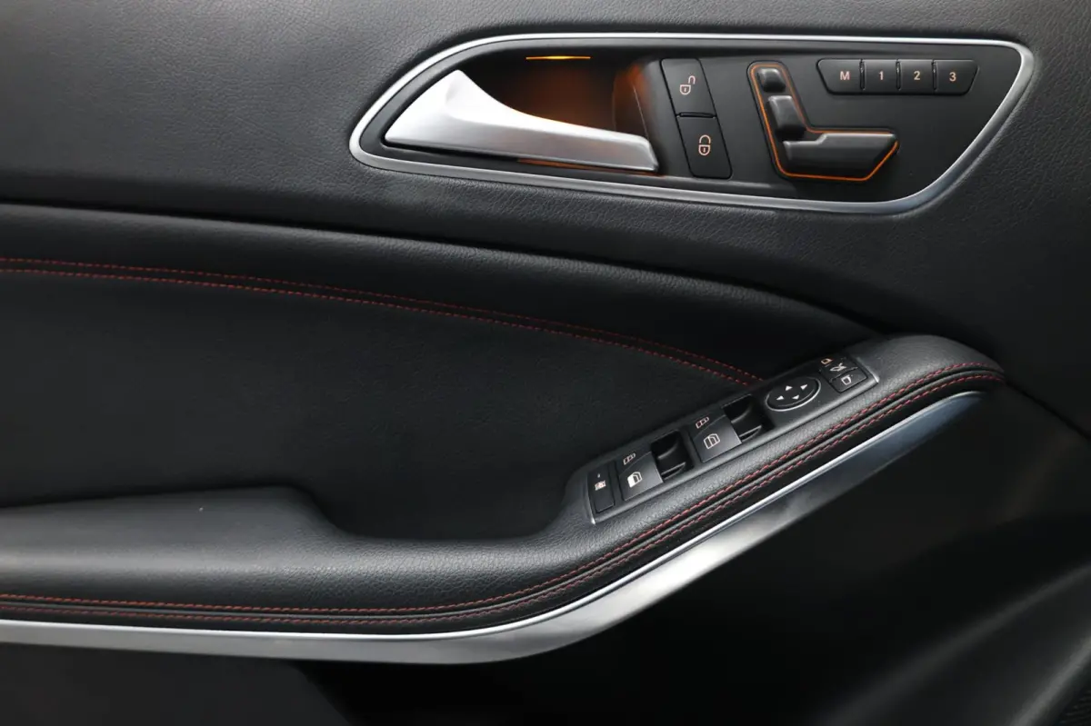 AMG 45 4MATIC 361+PK LED/LEER+S.VERWARMING+MEMORY/19" LMV/CAM/CRUISE/ECC/12 MDN GARANTIE!