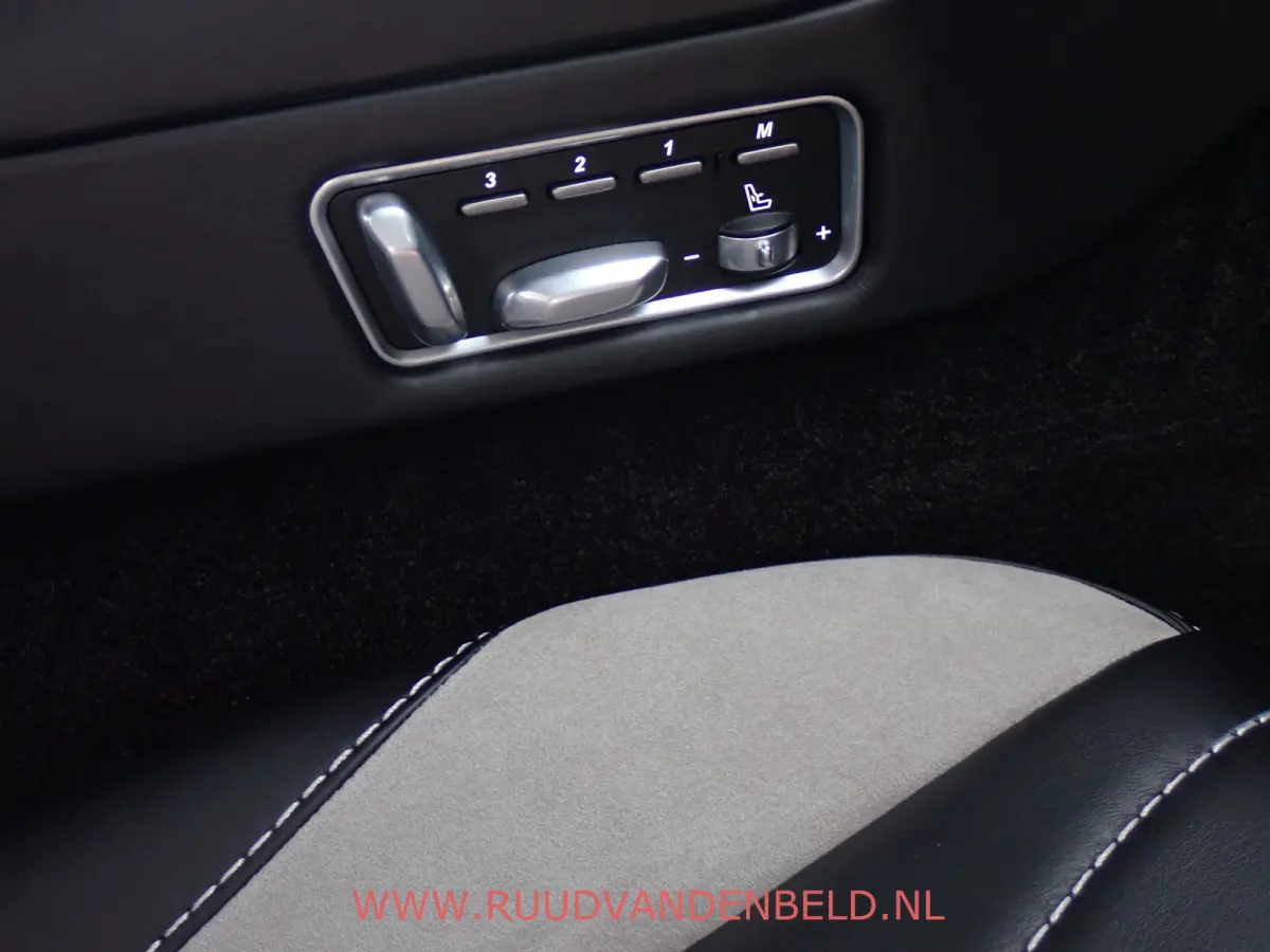 V12 2+2 FULL CARBON // B&O // 1st OWNER! NIEUW