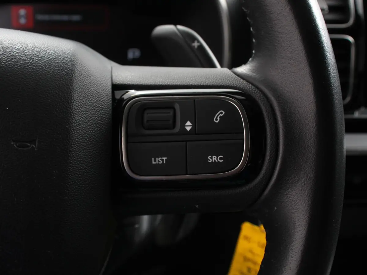 1.2 PureTech 130pk Automaat Business Climate Control Navigatie Cruise Parkeer sensoren V+A Camera Virtual cockpit Carplay LED 18" LM Velgen