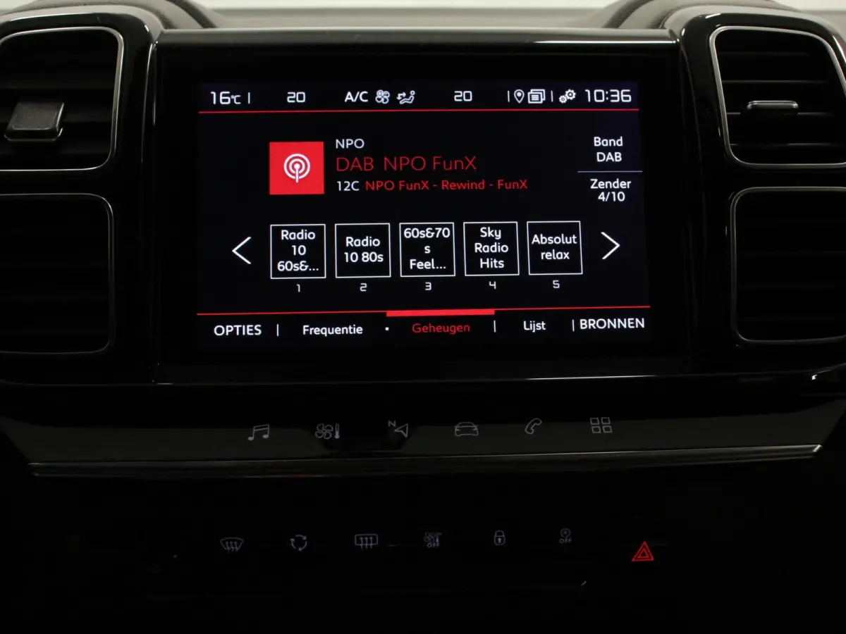 1.2 PureTech 130pk Automaat Business Climate Control Navigatie Cruise Parkeer sensoren V+A Camera Virtual cockpit Carplay LED 18" LM Velgen