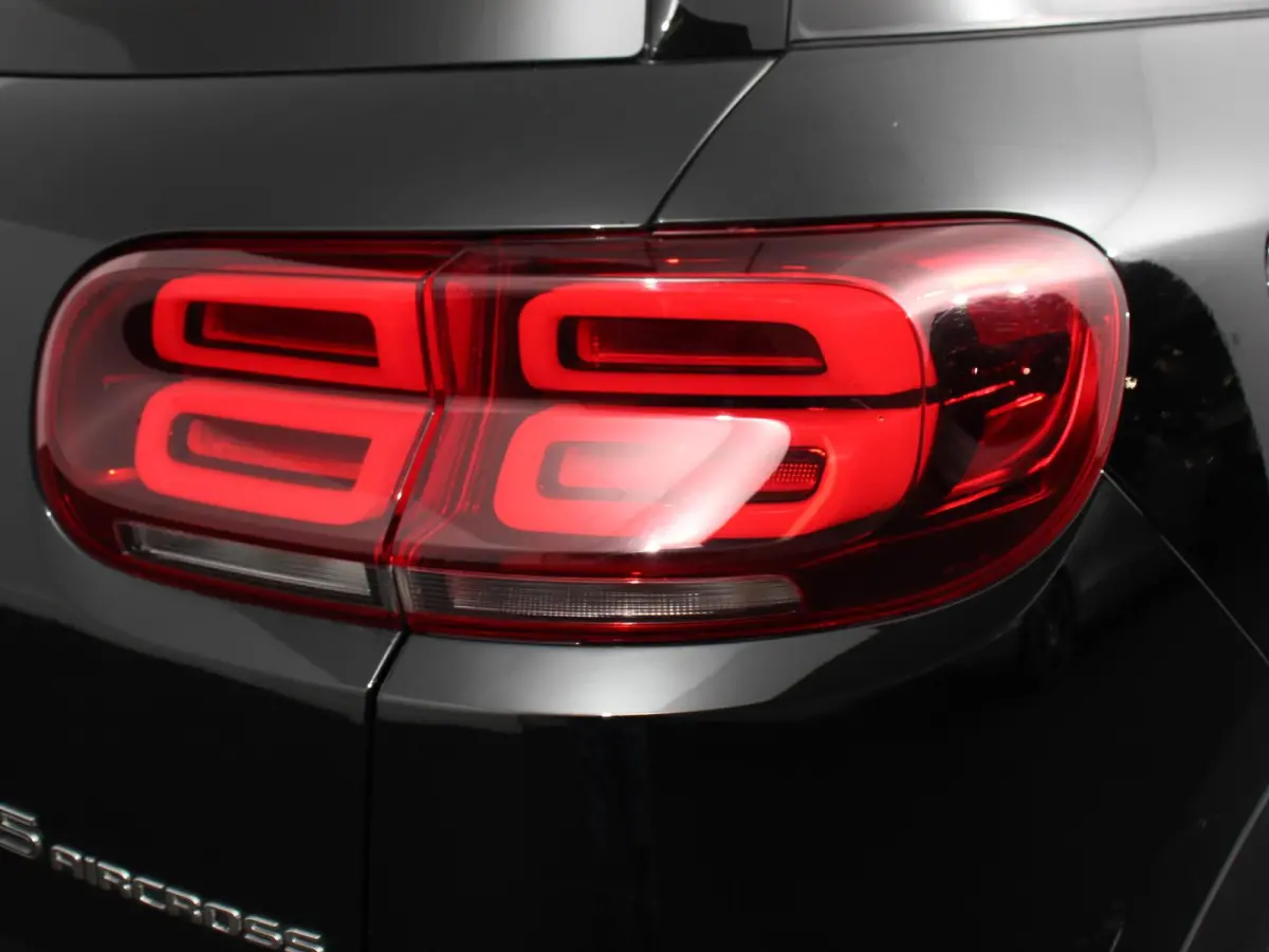 1.2 PureTech 130pk Automaat Business Climate Control Navigatie Cruise Parkeer sensoren V+A Camera Virtual cockpit Carplay LED 18" LM Velgen