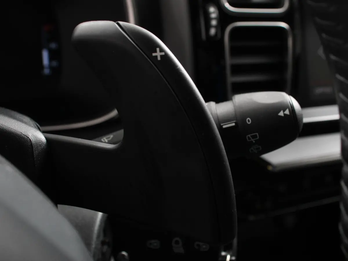 1.2 PureTech 130pk Automaat Business Climate Control Navigatie Cruise Parkeer sensoren V+A Camera Virtual cockpit Carplay LED 18" LM Velgen