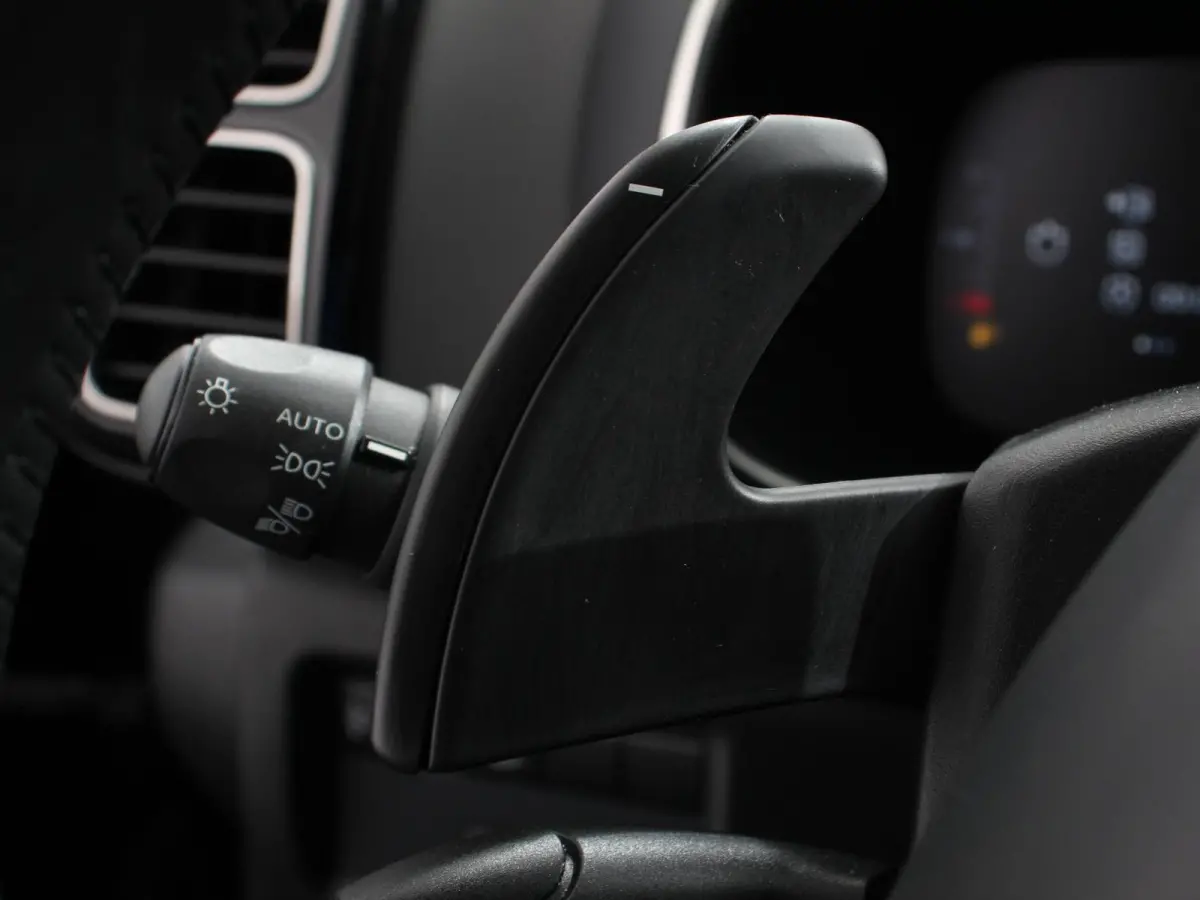 1.2 PureTech 130pk Automaat Business Climate Control Navigatie Cruise Parkeer sensoren V+A Camera Virtual cockpit Carplay LED 18" LM Velgen