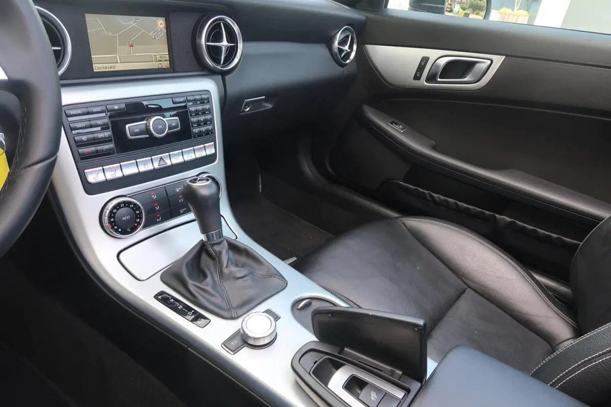 200 Aut PANORAMADAK|AIRSCARF|NAVIGATIE|LED|LEDER|PDC|ZEER MOOI