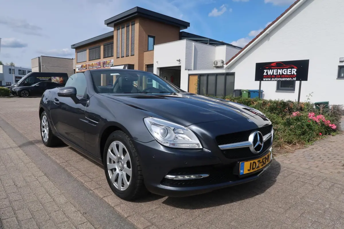 200 Aut PANORAMADAK|AIRSCARF|NAVIGATIE|LED|LEDER|PDC|ZEER MOOI