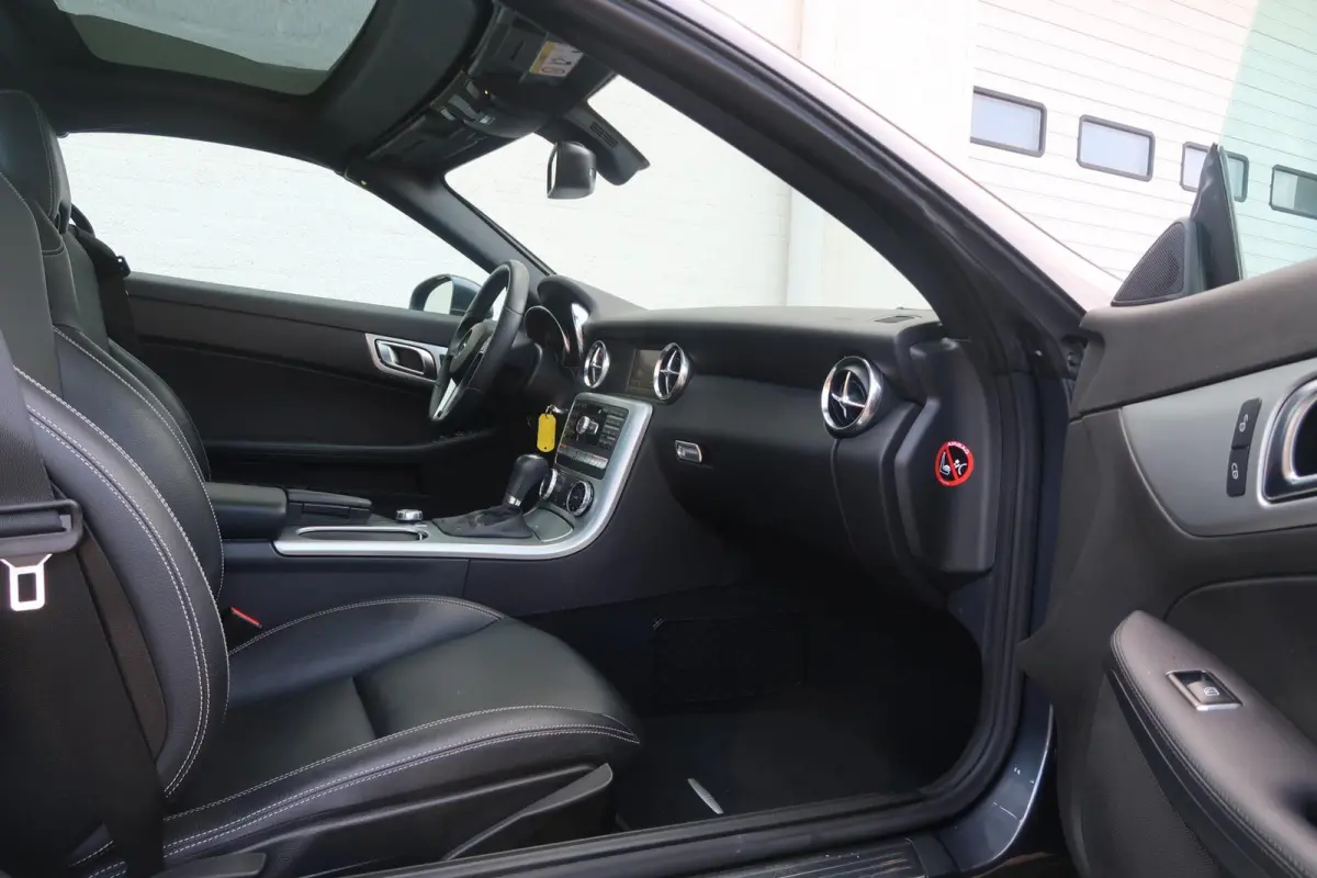 200 Aut PANORAMADAK|AIRSCARF|NAVIGATIE|LED|LEDER|PDC|ZEER MOOI