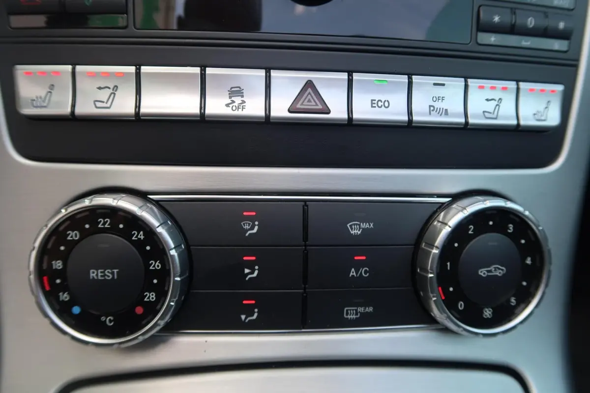 200 Aut PANORAMADAK|AIRSCARF|NAVIGATIE|LED|LEDER|PDC|ZEER MOOI