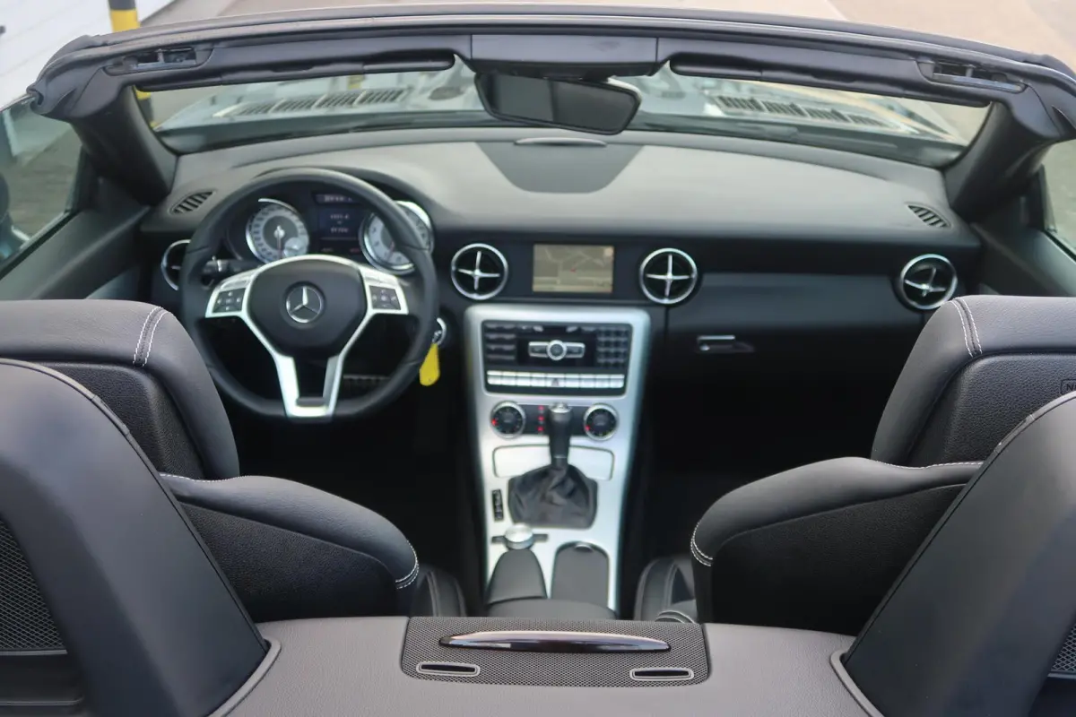 200 Aut PANORAMADAK|AIRSCARF|NAVIGATIE|LED|LEDER|PDC|ZEER MOOI