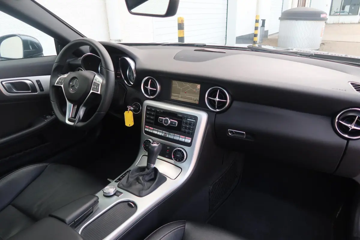 200 Aut PANORAMADAK|AIRSCARF|NAVIGATIE|LED|LEDER|PDC|ZEER MOOI