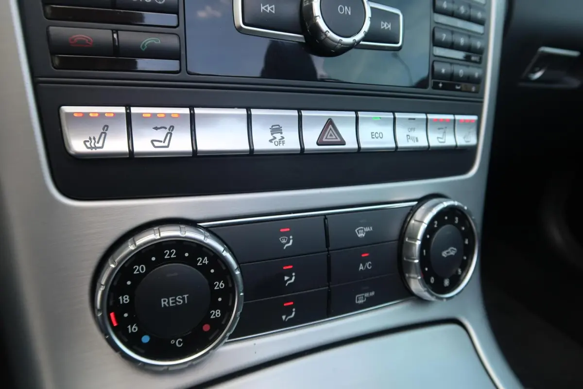 200 Aut PANORAMADAK|AIRSCARF|NAVIGATIE|LED|LEDER|PDC|ZEER MOOI