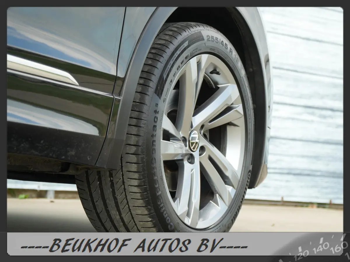 1.5 TSI R-Line Business+ Trekhaak Pano Cam
